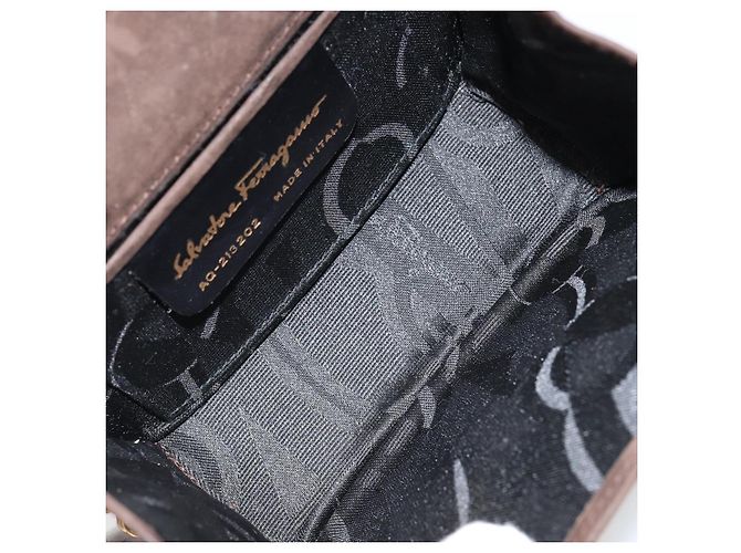 Borsa a Spalla Vala Chain in Camoscio Marrone Oro Auth BA8244 di Salvatore Ferragamo - vista 17
