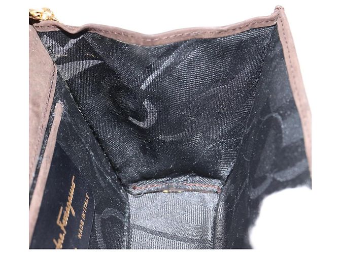 Borsa a Spalla Vala Chain in Camoscio Marrone Oro Auth BA8244 di Salvatore Ferragamo - vista 18