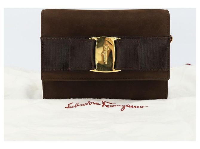 Borsa a Spalla Vala Chain in Camoscio Marrone Oro Auth BA8244 di Salvatore Ferragamo - vista 22