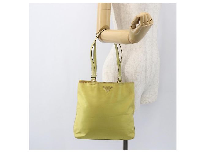 Borsa Tote PRADA in nylon giallo oro Auth 157782 D'oro - vista 24