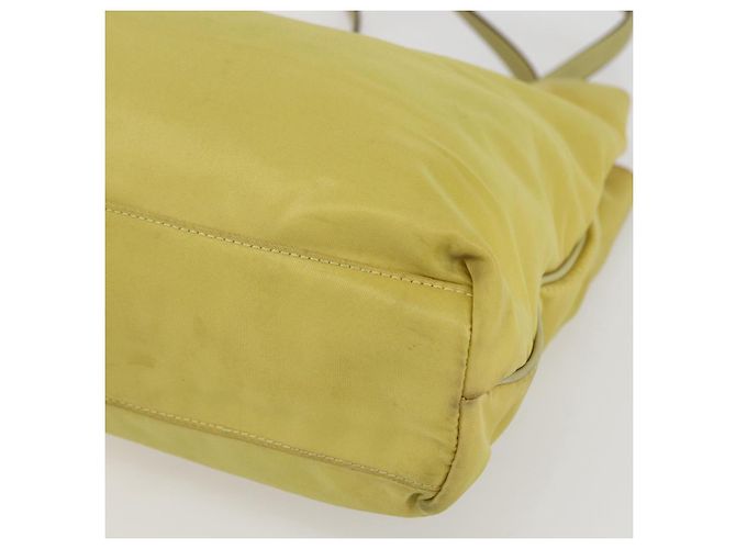 Borsa Tote PRADA in nylon giallo oro Auth 157782 D'oro - vista 8