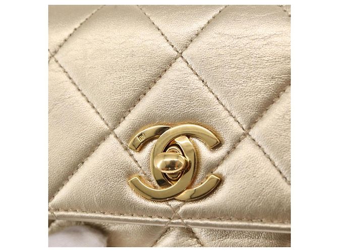 CHANEL Mini Matelassé 13 Schultertasche mit Kette aus Leder Gold CC Auth 156634SAM Golden - Ansicht 19