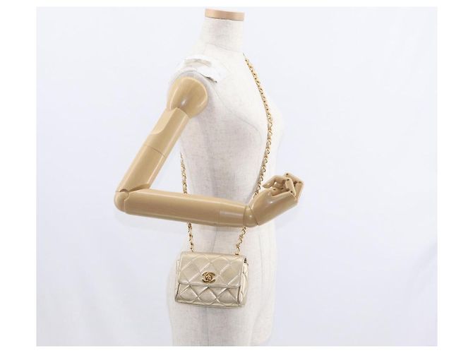 CHANEL Mini Matelassé 13 Schultertasche mit Kette aus Leder Gold CC Auth 156634SAM Golden - Ansicht 28