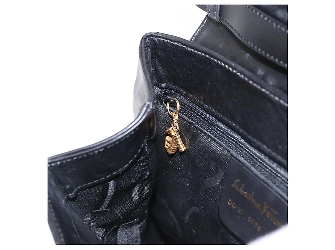 Borsa a mano Salvatore Ferragamo in pelle 2 in 1 nera e oro Auth 152685 Nero D'oro - vista 22