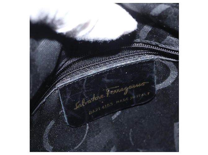 Borsa a Spalla Vala in Pelle Scamosciata Nera e Oro Salvatore Ferragamo Auth gh1251 Nero D'oro - vista 16