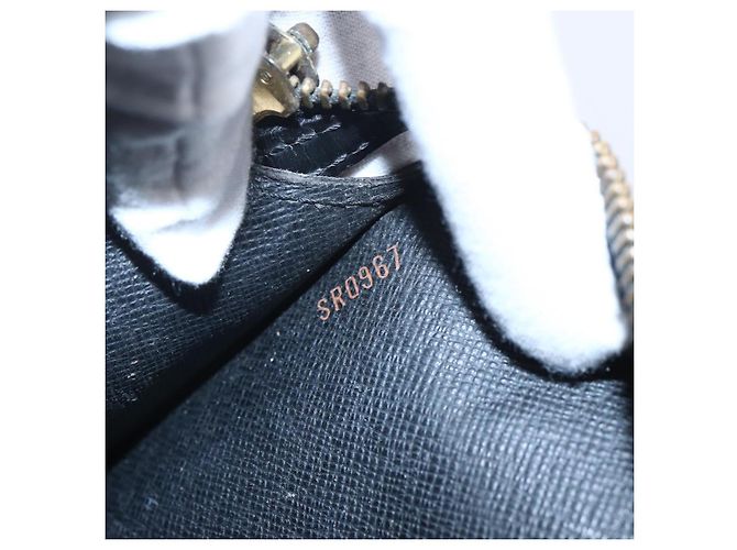 LOUIS VUITTON Pochette Uomo Epi Borsa a Clutch Nera M52522 LV Auth BA8471 Nero - vista 12