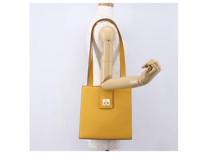 Céline Borsa a Spalla CELINE in Pelle Giallo Oro Auth 153948 D'oro - vista 23