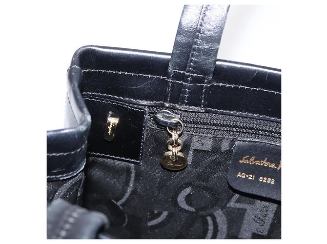 Borsa a mano Vala in pelle nera e oro Salvatore Ferragamo Auth BA7667 Nero D'oro - vista 19