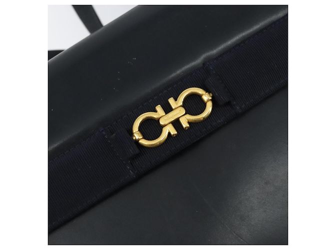 Bolsa de Ombro Salvatore Ferragamo em Couro Preto Dourado Auth 152686 - vista 14