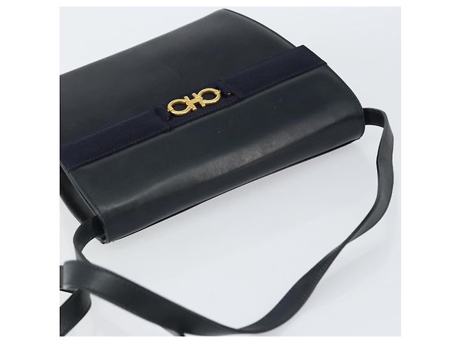 Bolsa de Ombro Salvatore Ferragamo em Couro Preto Dourado Auth 152686 - vista 6