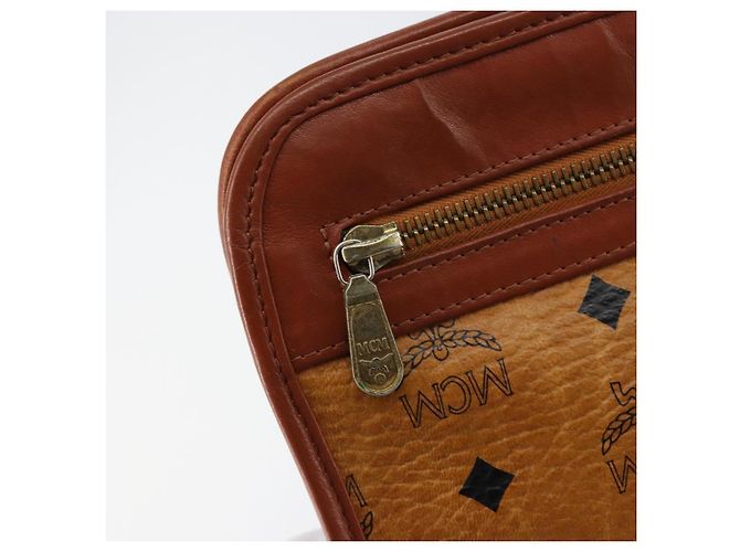 MCM Logogram Vicetos Clutch Bag in Pelle PVC Marrone Oro Auth gh1233 D'oro - vista 13