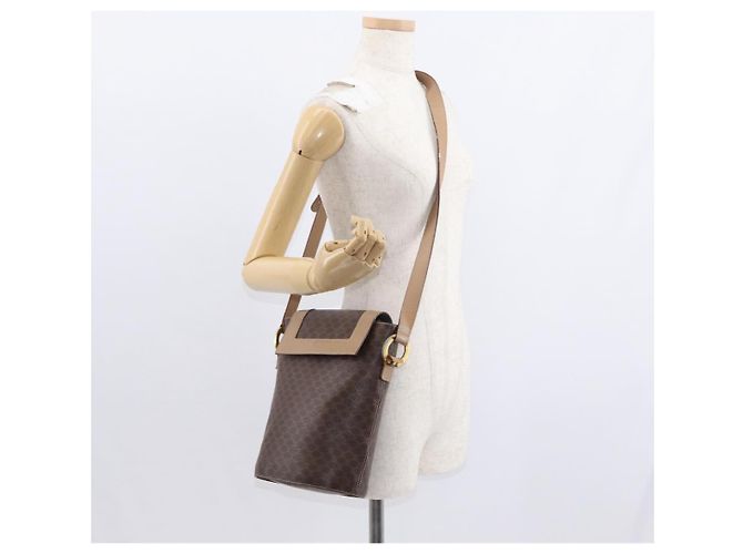 Céline Borsa a spalla circolare in tela Macadam CELINE in pelle PVC marrone oro Auth 153927 D'oro - vista 22