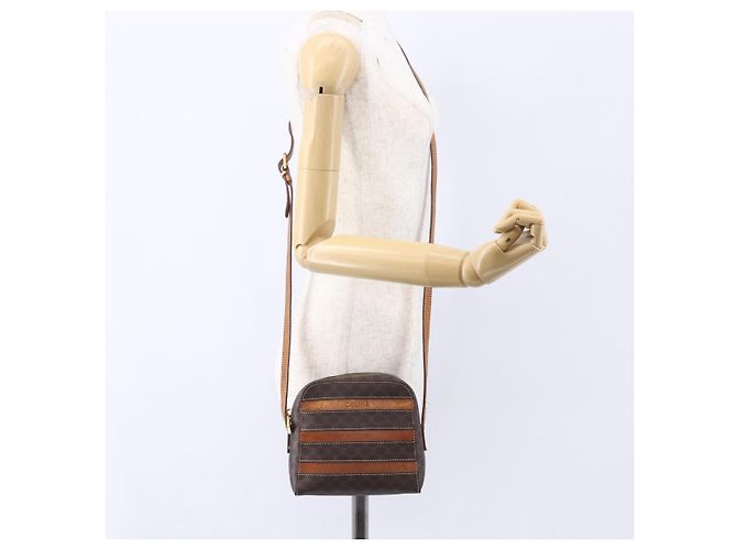 Céline CELINE Macadam Canvas Schultertasche aus PVC-Leder in Braun und Gold Auth ar13775 Golden - Ansicht 22