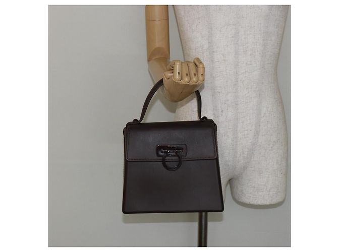 Borsa a mano Gancini in gomma marrone Auth gh987 di Salvatore Ferragamo - vista 20