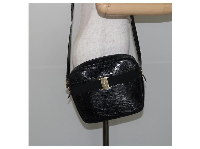 Borsa a Spalla Vala in Pelle Embossed Nera e Oro Auth BA6288 di Salvatore Ferragamo Nero D'oro - vista 23