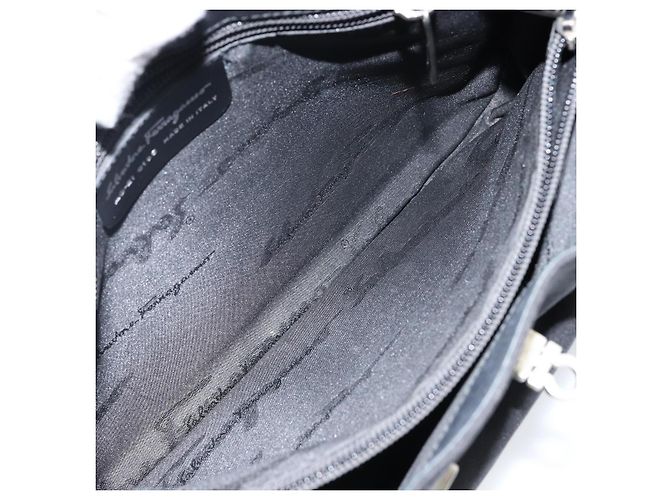 Bolso de Hombro Gancini de Nylon Negro y Plata de Salvatore Ferragamo Auth hk2985 - vista 11