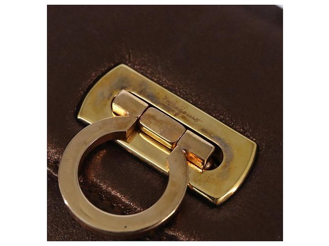 Borsa a Spalla Gancini in Pelle Marrone e Oro Salvatore Ferragamo Auth hk2983 D'oro - vista 17