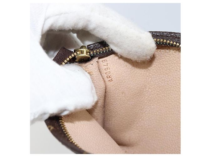 LOUIS VUITTON Monogram Bucket GM Accessory Pouch LV Auth 145704 - view 17