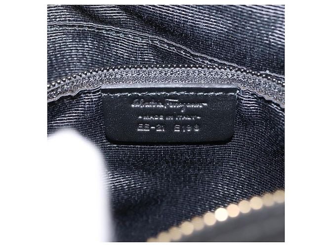 Borsa a Spalla Vala in Nylon Smaltato Nero Auth BA6793 di Salvatore Ferragamo - vista 12