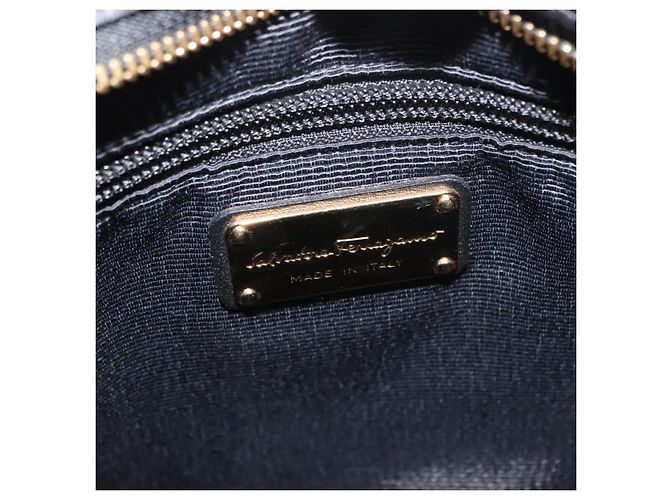 Borsa a Spalla Vala in Nylon Smaltato Nero Auth BA6793 di Salvatore Ferragamo - vista 19