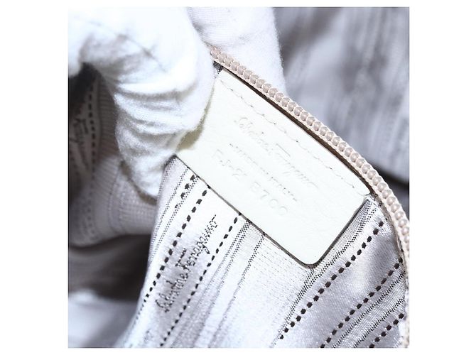 Borsa tote in pelle bianca e argento Salvatore Ferragamo Auth bs30640 Bianco - vista 12