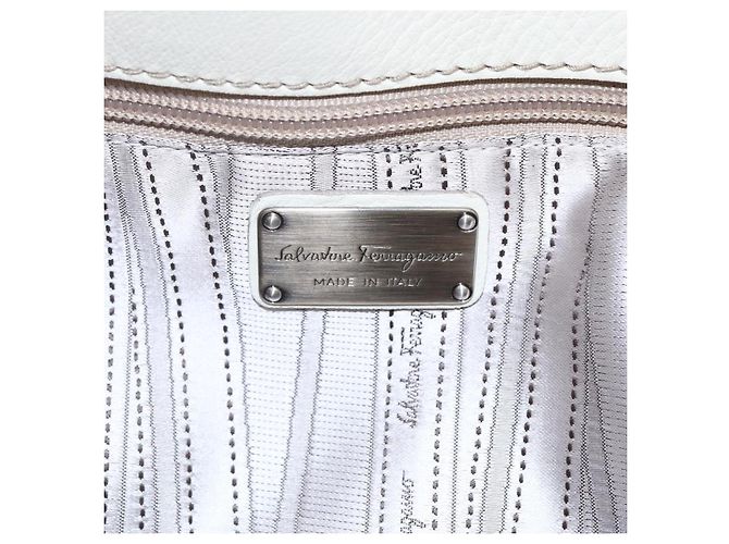 Borsa tote in pelle bianca e argento Salvatore Ferragamo Auth bs30640 Bianco - vista 17