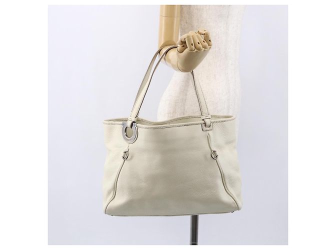 Borsa tote in pelle bianca e argento Salvatore Ferragamo Auth bs30640 Bianco - vista 21