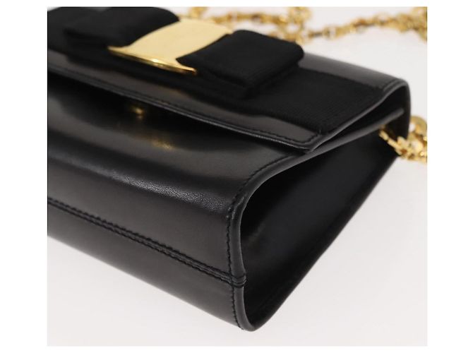 Borsa a Spalla Chain Vala in Pelle Nera e Oro Auth 147890 di Salvatore Ferragamo Nero D'oro - vista 15