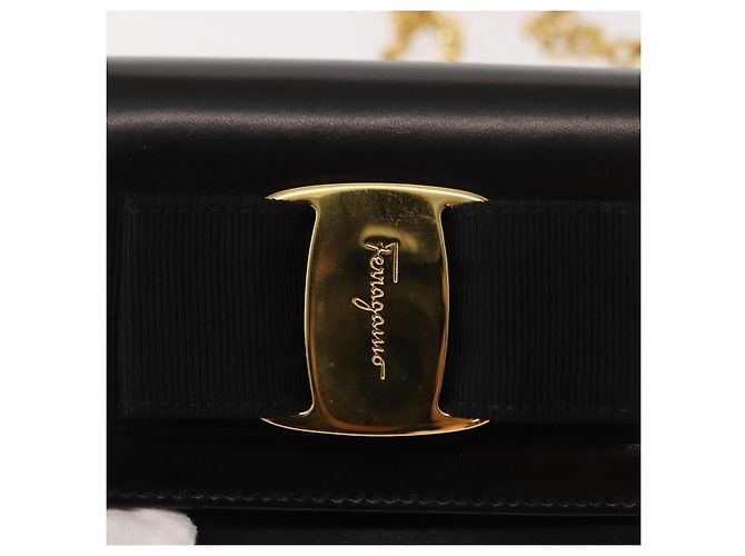 Borsa a Spalla Chain Vala in Pelle Nera e Oro Auth 147890 di Salvatore Ferragamo Nero D'oro - vista 18