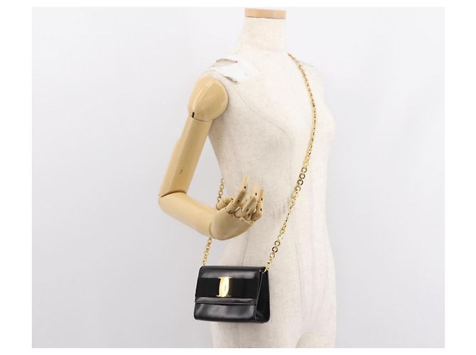 Borsa a Spalla Chain Vala in Pelle Nera e Oro Auth 147890 di Salvatore Ferragamo Nero D'oro - vista 21