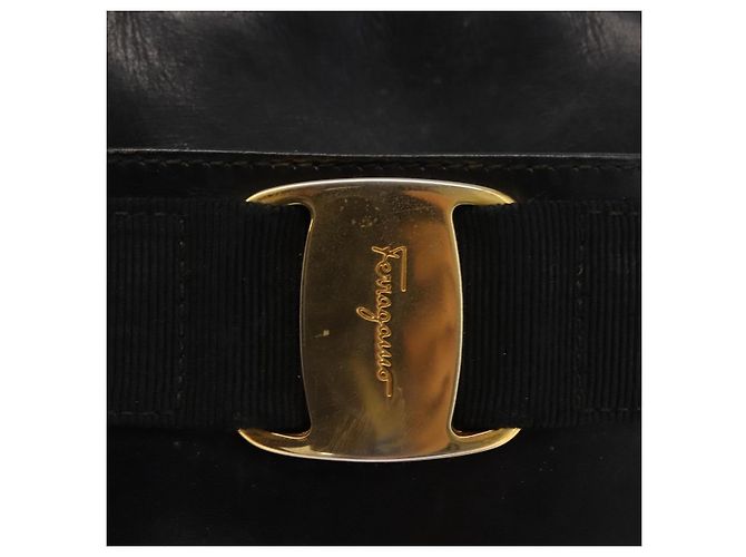 Borsa a Spalla Vala in Pelle Nera e Oro Salvatore Ferragamo Auth BA7320 Nero D'oro - vista 17