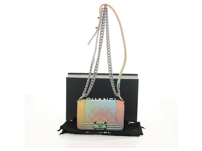 Borsa a Spalla Boy Chanel in Catena in Pelle Caviar Argento Arcobaleno CC Auth 147968SM - vista 12
