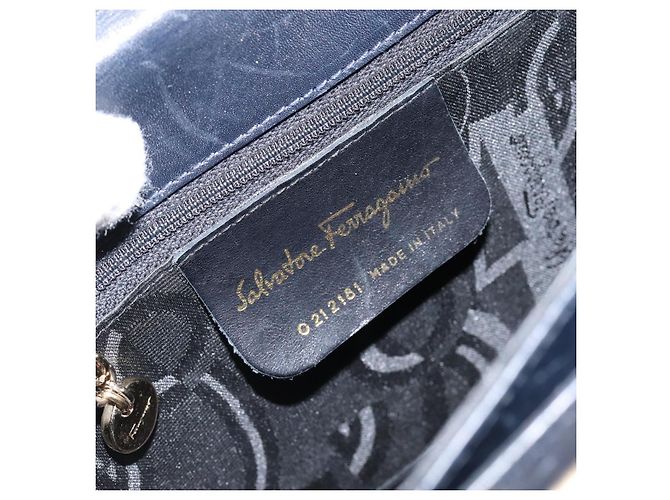 Borsa a mano Gancini in pelle blu navy e oro Auth 146338 di Salvatore Ferragamo D'oro - vista 12
