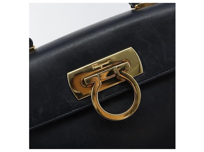 Borsa a mano Gancini in pelle blu navy e oro Auth 146338 di Salvatore Ferragamo D'oro - vista 17