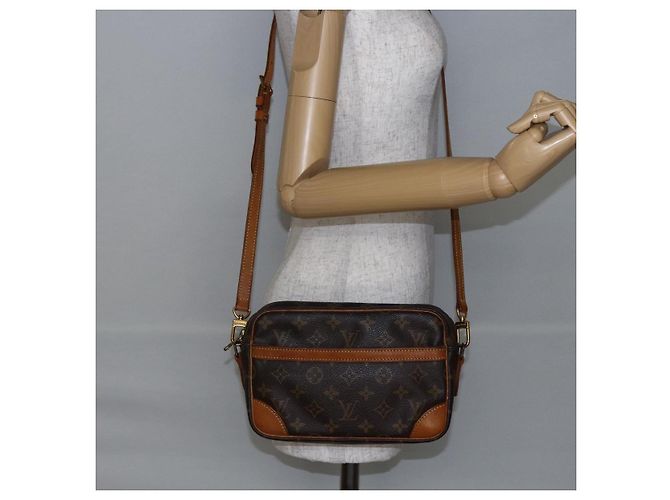 LOUIS VUITTON Monogram Trocadero 23 Shoulder Bag M51276 LV Auth 142500 - view 23