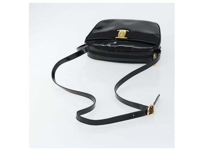 Borsa a Spalla Vala Smalto Nero Oro Auth BA7055 di Salvatore Ferragamo D'oro - vista 7