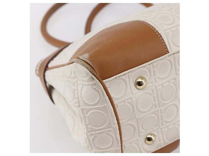 Borsa a mano Gancini in pelle avorio e oro Auth 147963 di Salvatore Ferragamo D'oro Crudo - vista 13