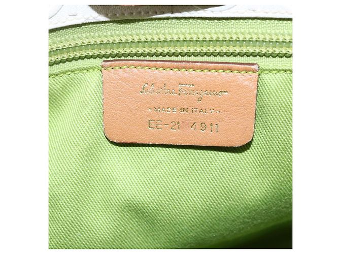 Borsa a mano Gancini in pelle avorio e oro Auth 147963 di Salvatore Ferragamo D'oro Crudo - vista 14