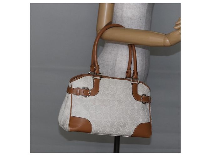 Borsa a mano Gancini in pelle avorio e oro Auth 147963 di Salvatore Ferragamo D'oro Crudo - vista 19