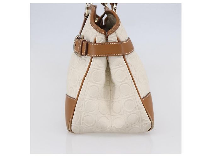 Borsa a mano Gancini in pelle avorio e oro Auth 147963 di Salvatore Ferragamo D'oro Crudo - vista 5