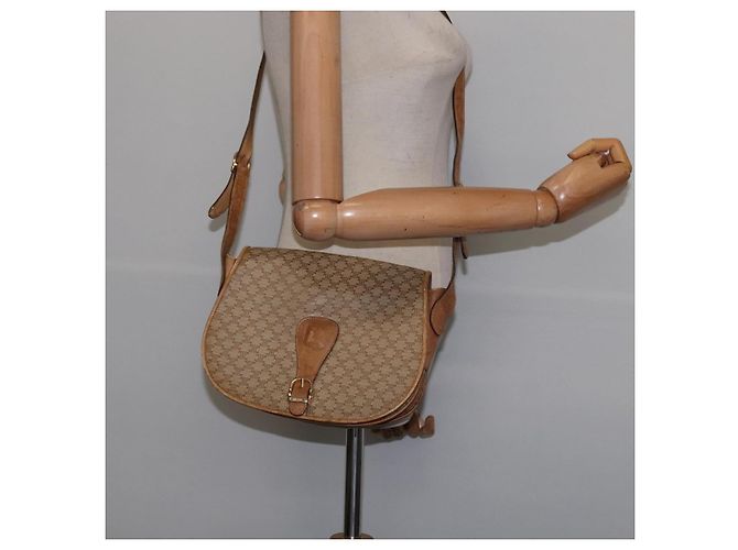 Céline Bolsa de Ombro em Lona Macadam CELINE PVC Bege Ouro Auth 146716 Dourado - vista 22