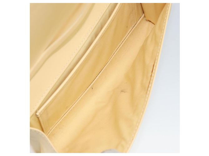 Borsa a Spalla Honfleur in Pelle Epi Louis Vuitton Vaniglia M5273A LV Auth 144438 - vista 11