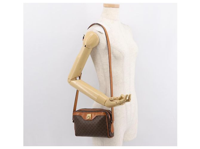 Céline Borsa a Spalla in Tela Macadam CELINE PVC Marrone Oro Auth 148213 D'oro - vista 24