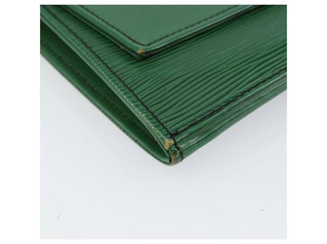 LOUIS VUITTON Clutch Jena Epi Verde M52724 LV Auth 144783 - vista 14