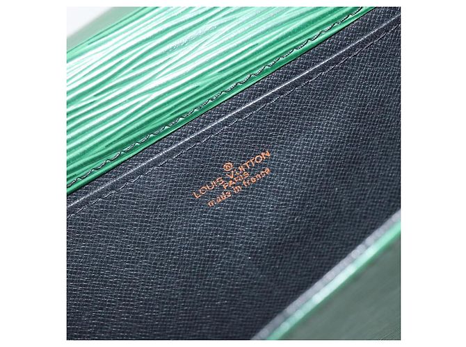 LOUIS VUITTON Clutch Jena Epi Verde M52724 LV Auth 144783 - vista 17