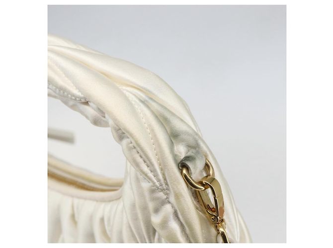 Borsa Miu Miu Matelassé Satin 2in1 Bianco Oro Auth 158666SAM D'oro - vista 10