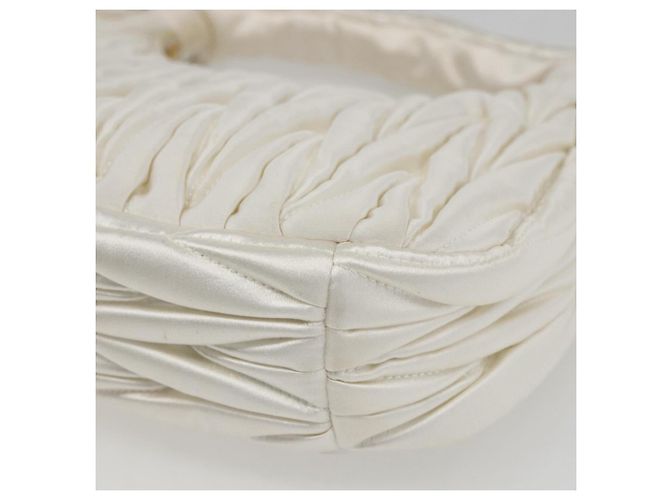 Borsa Miu Miu Matelassé Satin 2in1 Bianco Oro Auth 158666SAM D'oro - vista 18