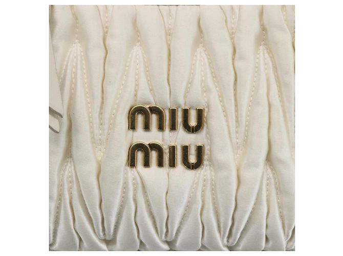 Borsa Miu Miu Matelassé Satin 2in1 Bianco Oro Auth 158666SAM D'oro - vista 20