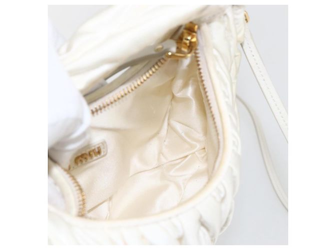 Borsa Miu Miu Matelassé Satin 2in1 Bianco Oro Auth 158666SAM D'oro - vista 24