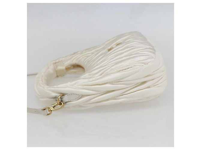 Borsa Miu Miu Matelassé Satin 2in1 Bianco Oro Auth 158666SAM D'oro - vista 3